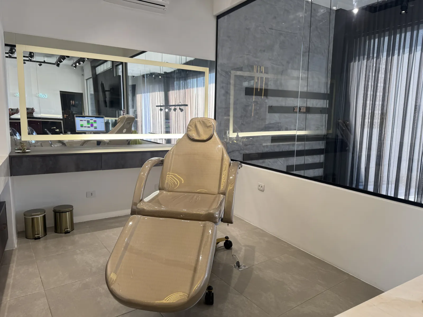 Schuster Clinic: Sala de tratamentos